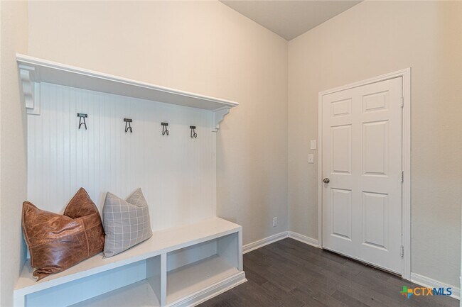 Building Photo - 2745 Ridge Forest Dr