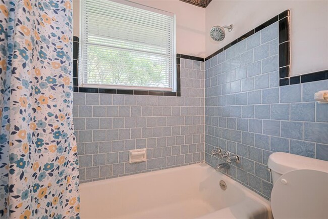 Building Photo - 241 W Rittenhouse St