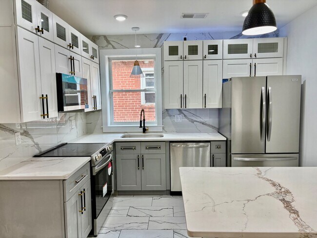 Building Photo - 5616 Phillips Ave