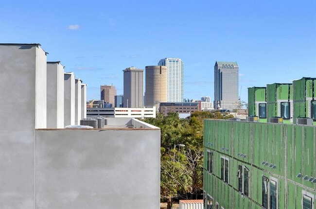 Building Photo - 401 N Oregon Ave