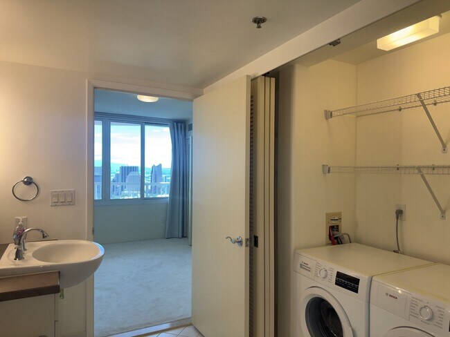 Building Photo - 1 bedroom in One Archer Lane