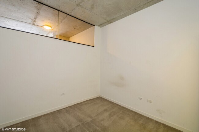 Building Photo - 235 W Van Buren St