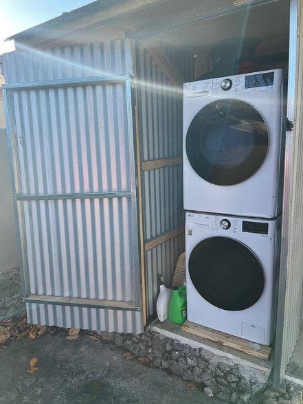 Washer / Dryer - 3163 NW 29th St