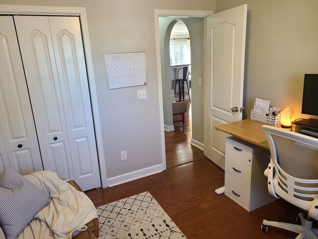 Building Photo - 3 Bedroom, 2 bath home located in The Land...