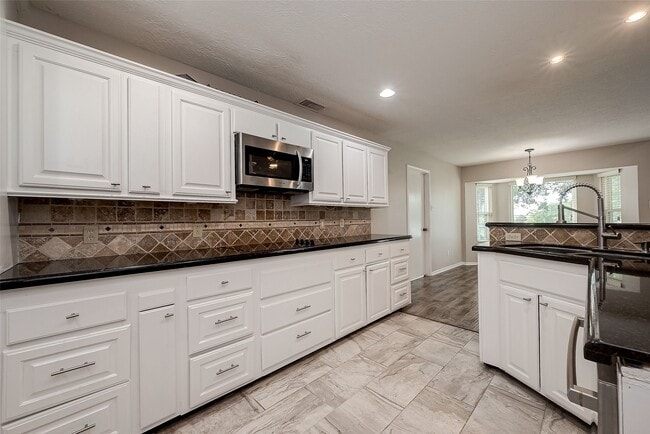 Building Photo - 131 Cove Cir