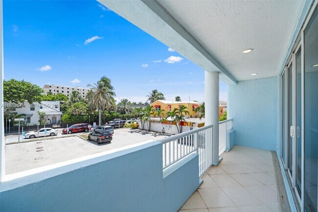 Building Photo - 311 N Surf Rd