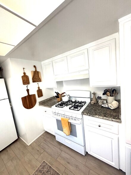 Building Photo - 501 18th St