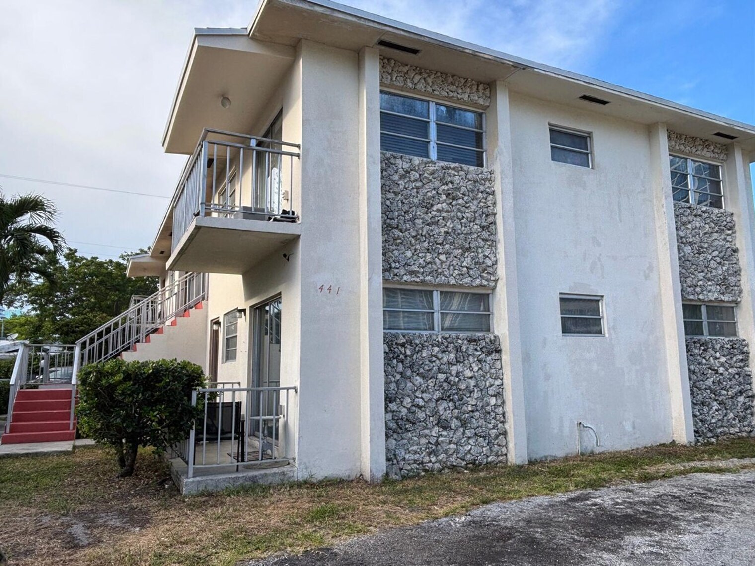 Building Photo - 441 NE 5th Ct