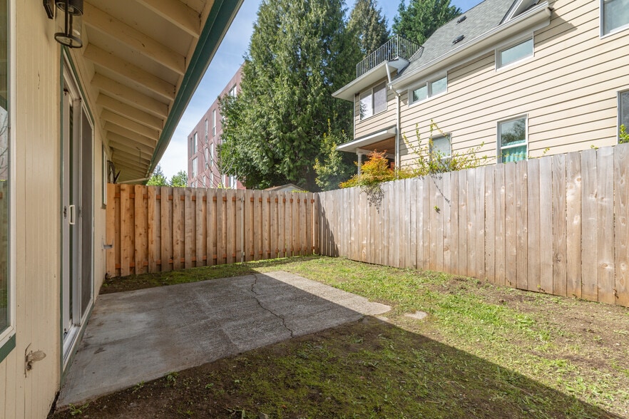 Building Photo - 2531 SE 27th Ave