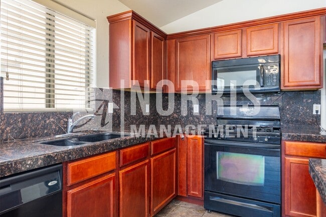 Building Photo - Beautiful Home with a Freshly Updated Pool...