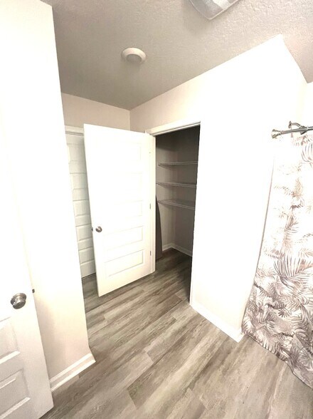 Building Photo - 4396 Winged Elm Ct