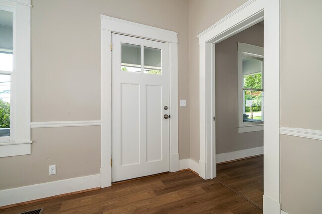 Building Photo - AOP