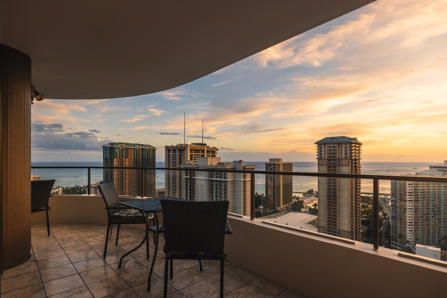 Gorgeous Hawaiian sunsets - 1910 Ala Moana Blvd