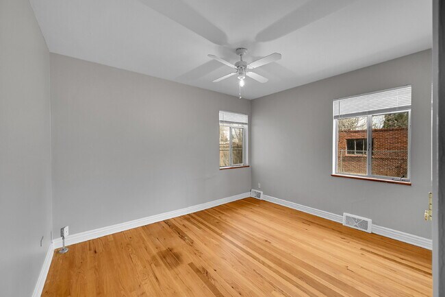 Building Photo - $2,440.95, 3 bed, 1 bath located in Denver with a newly renovated kitchen and In Unit Laundry!