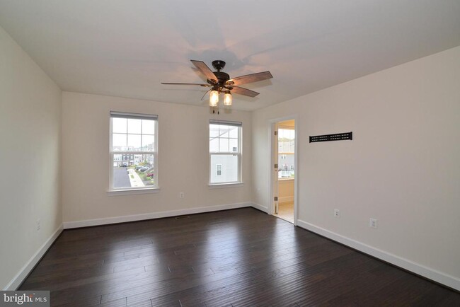 Building Photo - 10684 Viewmont Ln