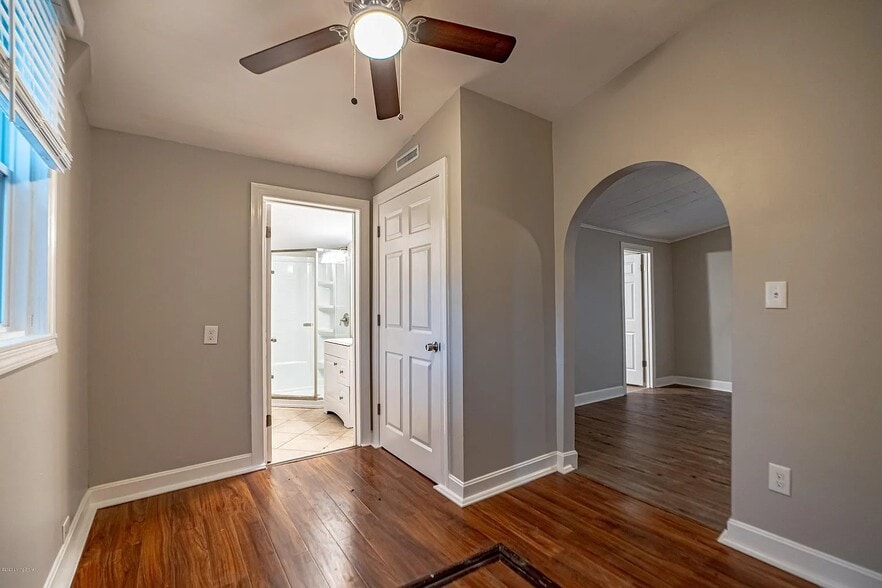 Building Photo - 1031 Dixon Ave