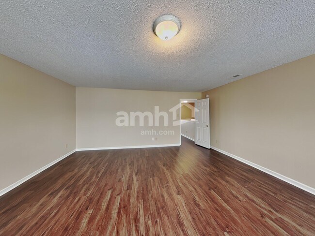 Building Photo - 10798 Cyrus Dr