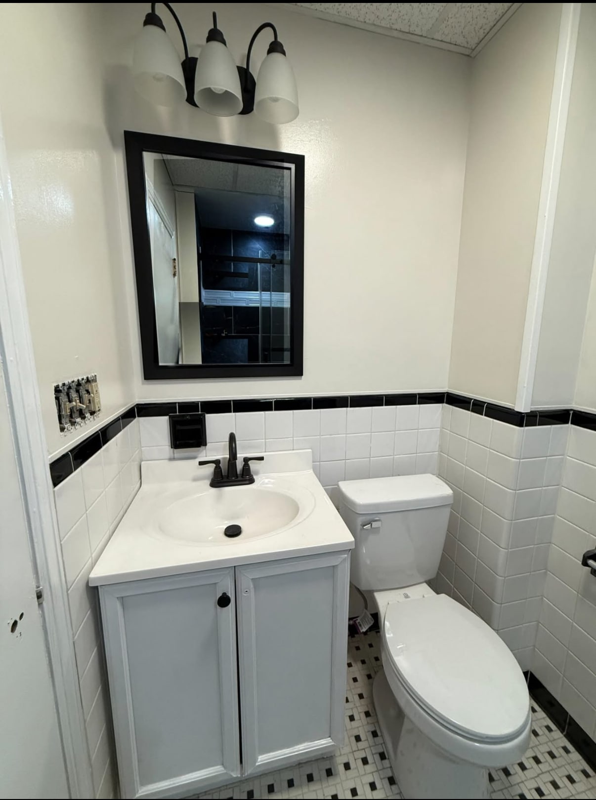 Building Photo - 33 Lake St