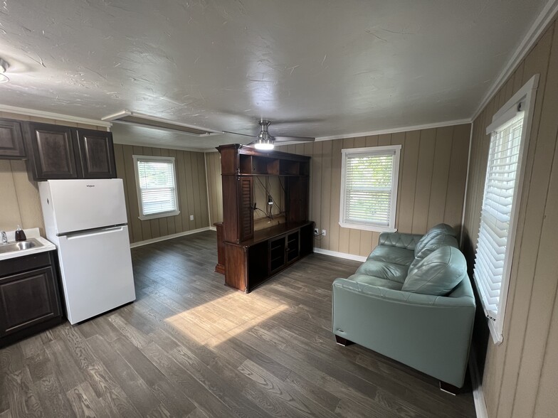 Building Photo - 2210 Broadway St