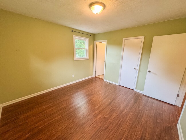 Building Photo - 404 McElhaney Rd