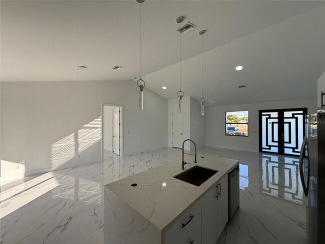 Building Photo - 2620 NE 22nd Ave