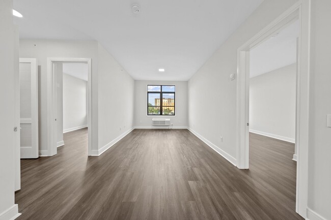 Building Photo - 121 34th St