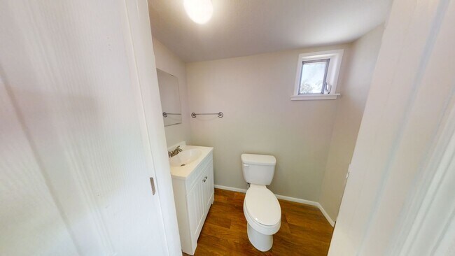 Building Photo - 2 Bedroom house for rent