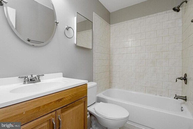 Building Photo - 1663 Hart Ct