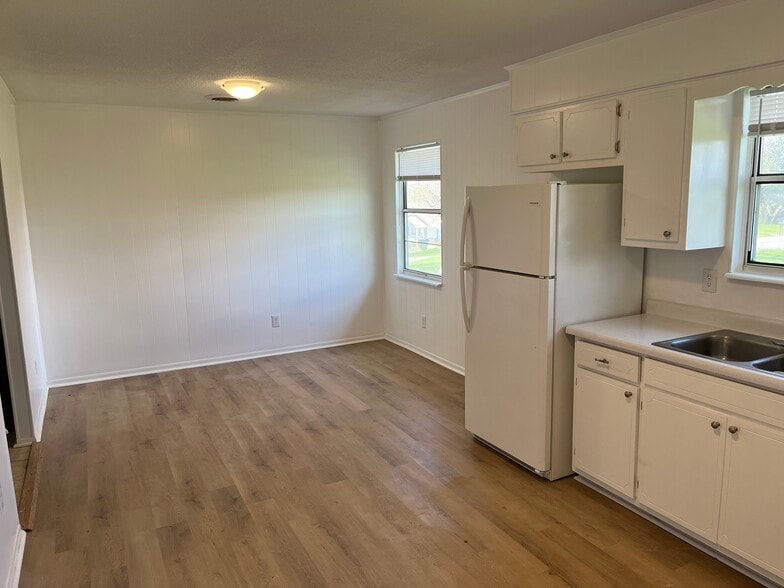 Building Photo - 1031 W Vann Rd