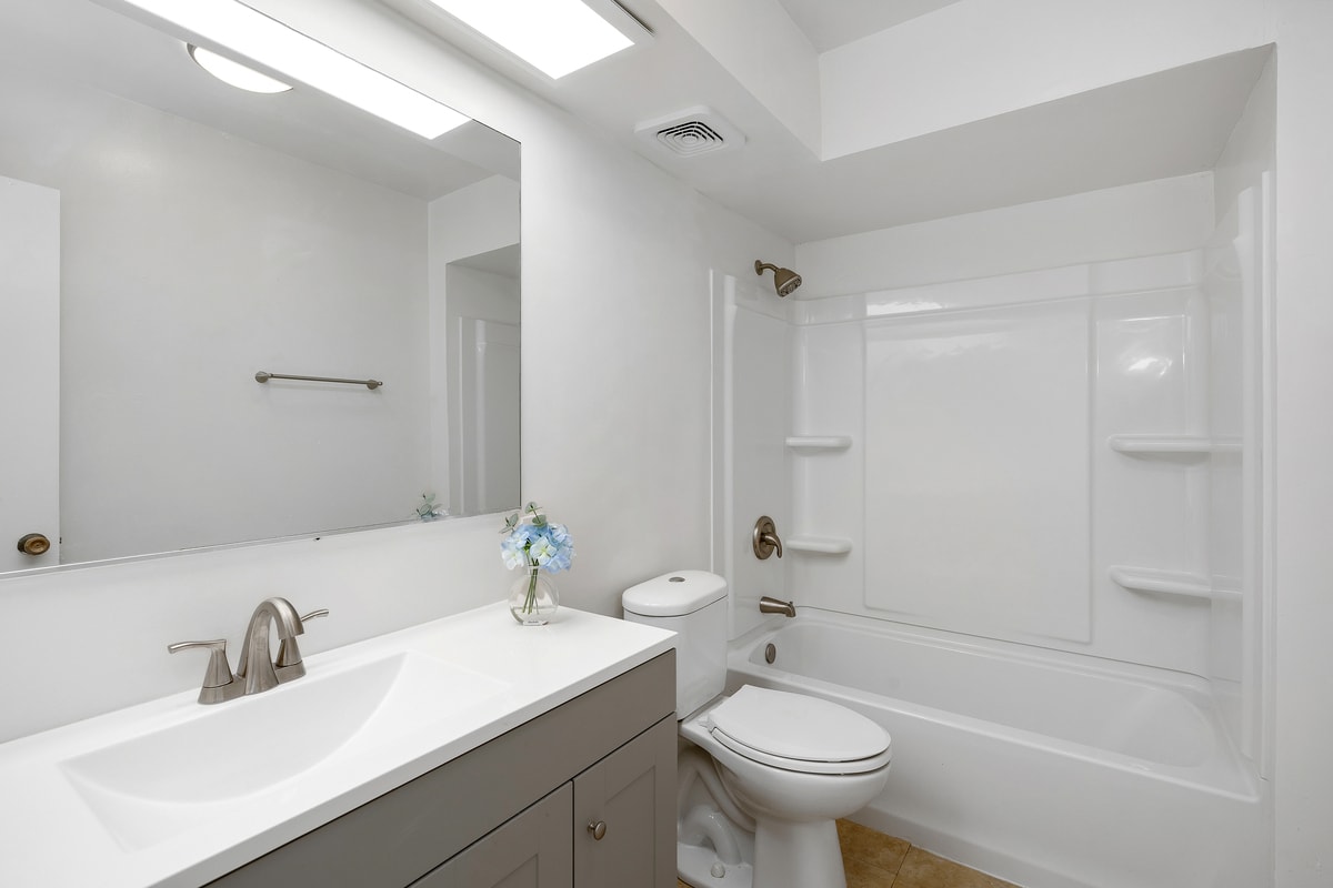 Building Photo - 2352 Torrey Pines Rd