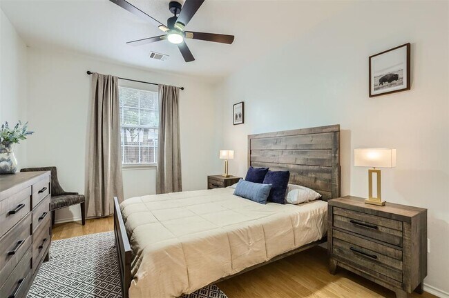 Building Photo - 1016 Thackeray Ln