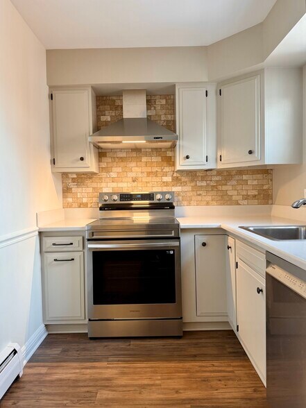 Building Photo - 6 Millrace St N