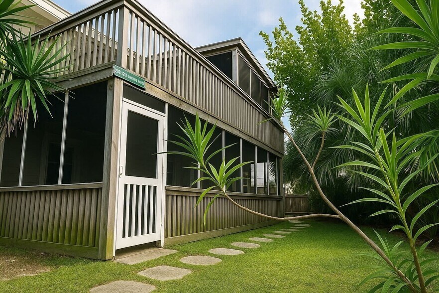 Building Photo - 208 12th Ave N