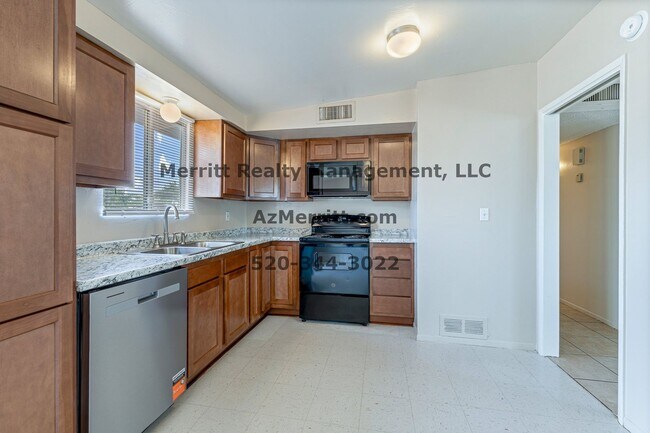 Building Photo - 8518 E Fond Du Lac Dr