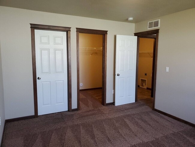 Building Photo - Lovely newer 3 bedroom 2 bath home for ren...