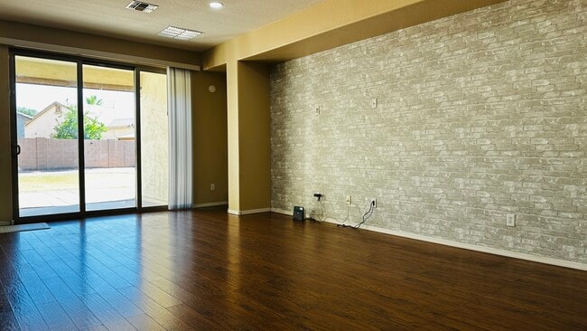 Building Photo - 839 E Las Colinas Pl