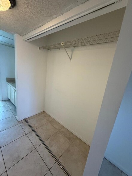 Building Photo - 5515 Lakewood Cir N