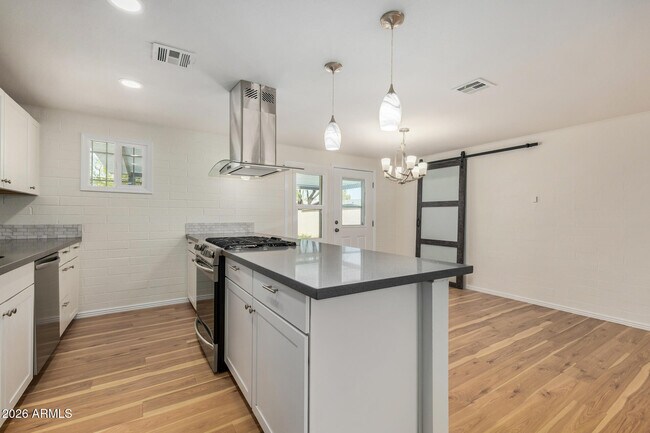 Building Photo - 3234 E Friess Dr