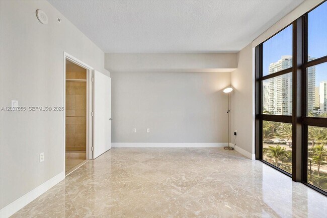 Building Photo - 16275 Collins Ave