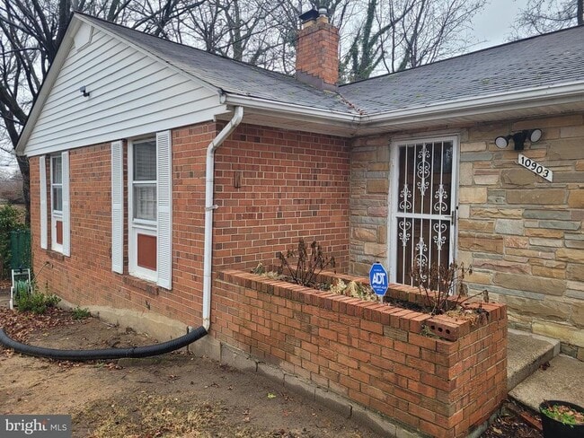 Building Photo - 10903 Exeter Ct