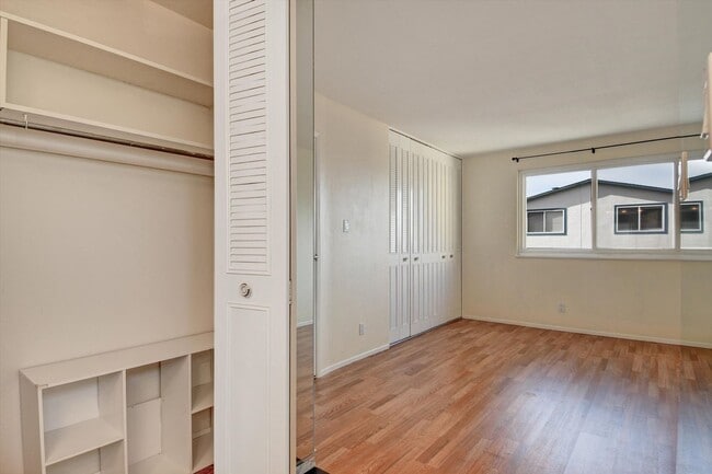 Building Photo - Spacious & Stylish Home in Pacifica’s Desirable Fairmont Neighborhood