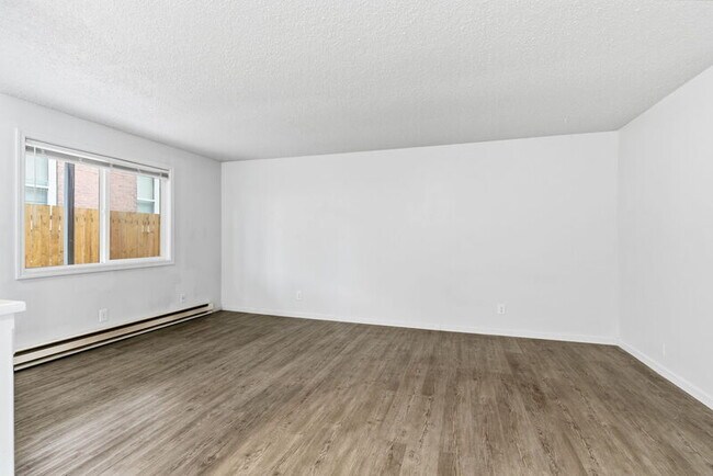 Building Photo - 217 E Sinto Ave