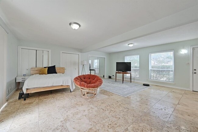 Building Photo - 8510 Mesa Dr
