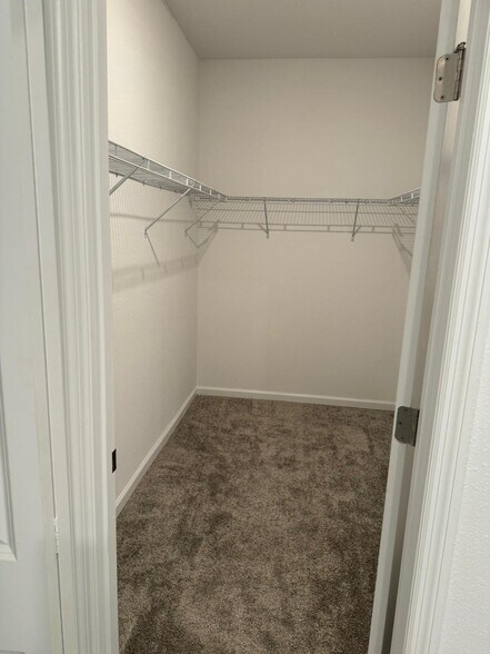 Building Photo - 788 Daring Dr