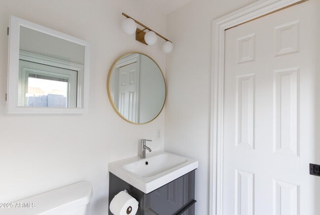 Building Photo - 2532 E Highland Ave