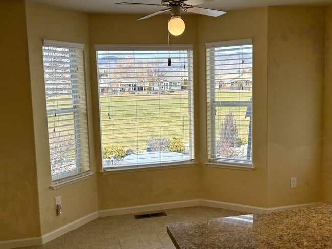 Building Photo - Beautiful Golf Course Home for Rent – Dayton, NV