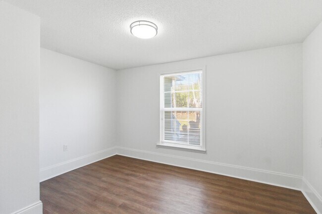 Building Photo - 17 Timberwood Ct