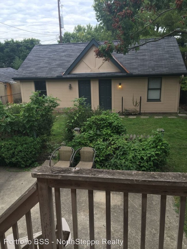 Building Photo - 4 br, 1.5 bath Apartment - 1069 Neil Ave