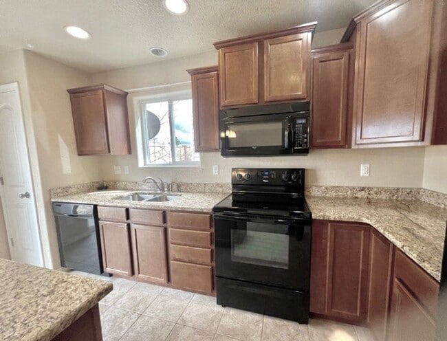 Building Photo - Stetson Hills Home with 3 Bedrooms and 2.5 Baths Available in May