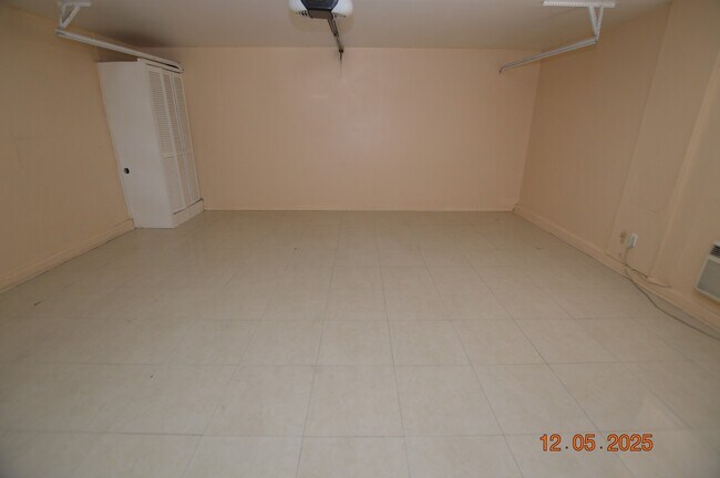 Building Photo - 604 Princess Ave